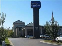 Holiday Inn Express Hotel and Suites Spring Lake-FT Bragg ope AFB