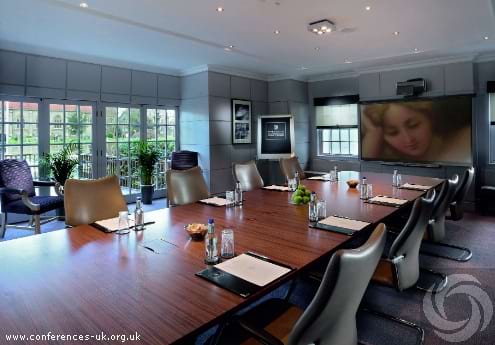 Macdonald Compleat Angler Marlow