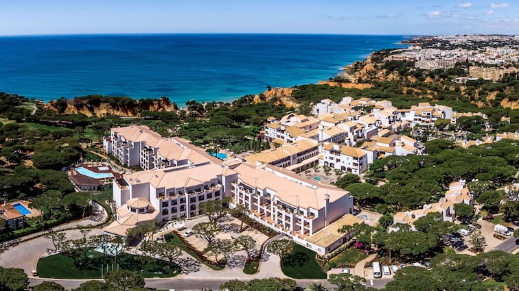 Pine Cliffs Resort